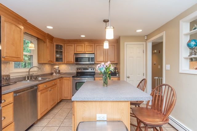 140 Bayberry Cir, Bridgewater, MA 02324