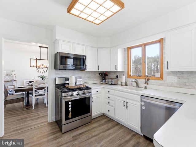 126 LIPIZZAN RD, Sewell, NJ 08080