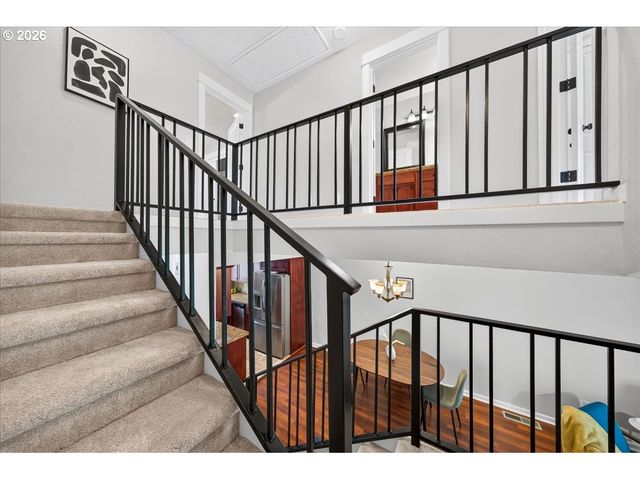 627 N HAYDEN BAY Dr 14, Portland, OR 97217