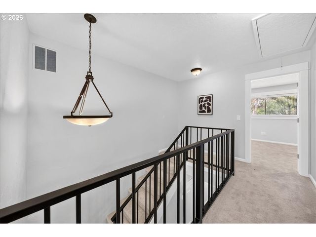 627 N HAYDEN BAY Dr 14, Portland, OR 97217
