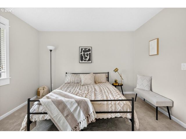 627 N HAYDEN BAY Dr 14, Portland, OR 97217