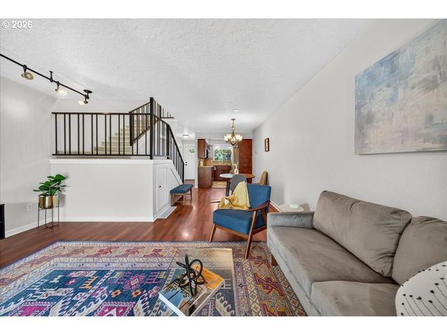 627 N HAYDEN BAY Dr 14, Portland, OR 97217