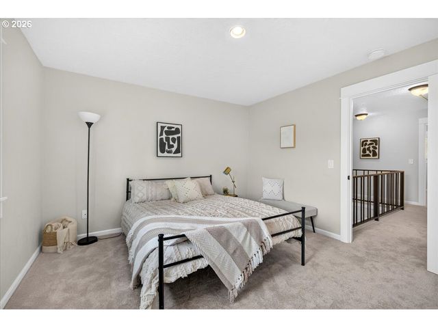 627 N HAYDEN BAY Dr 14, Portland, OR 97217