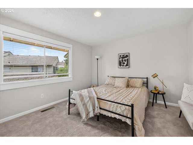 627 N HAYDEN BAY Dr 14, Portland, OR 97217