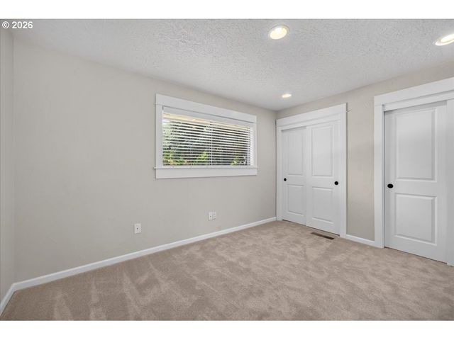 627 N HAYDEN BAY Dr 14, Portland, OR 97217