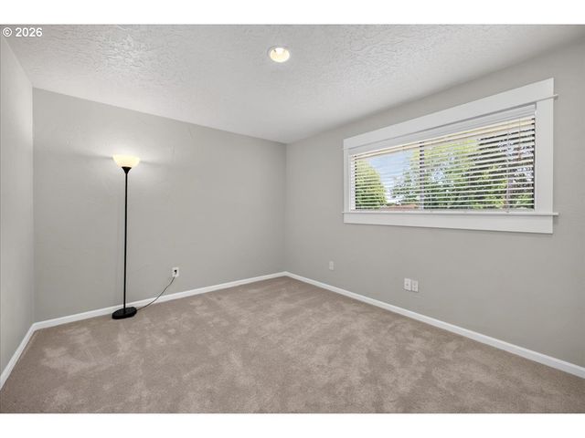 627 N HAYDEN BAY Dr 14, Portland, OR 97217