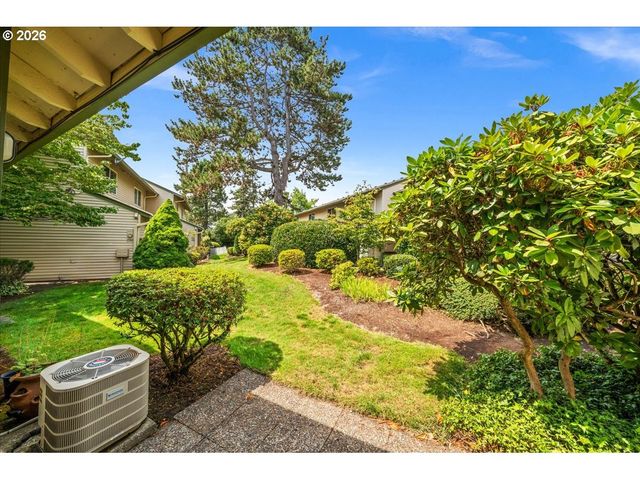627 N HAYDEN BAY Dr 14, Portland, OR 97217