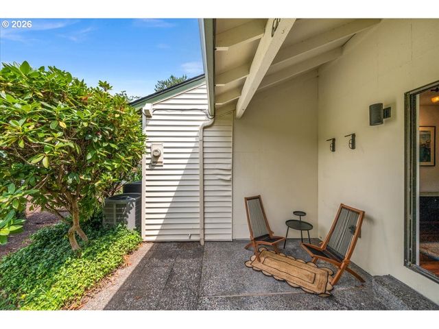 627 N HAYDEN BAY Dr 14, Portland, OR 97217