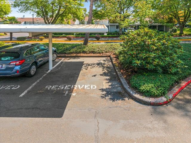 627 N HAYDEN BAY Dr 14, Portland, OR 97217