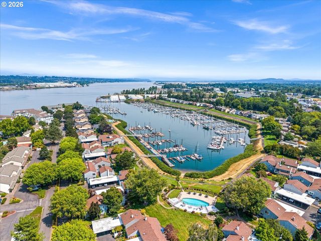 627 N HAYDEN BAY Dr 14, Portland, OR 97217