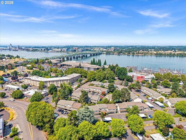 627 N HAYDEN BAY Dr 14, Portland, OR 97217