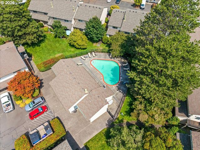 627 N HAYDEN BAY Dr 14, Portland, OR 97217