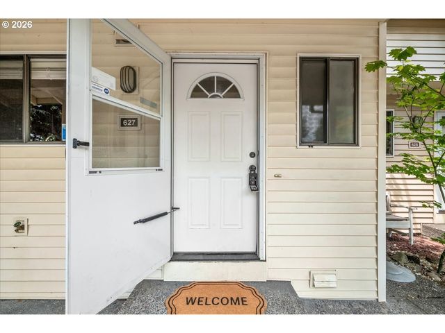 627 N HAYDEN BAY Dr 14, Portland, OR 97217