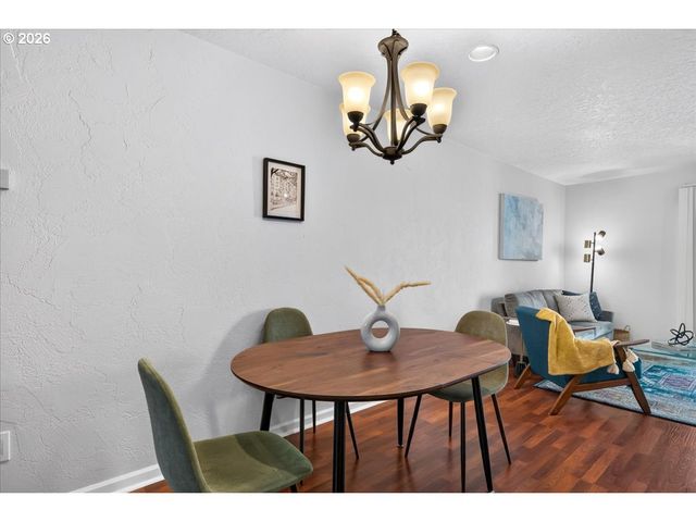 627 N HAYDEN BAY Dr 14, Portland, OR 97217