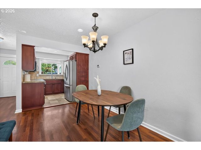 627 N HAYDEN BAY Dr 14, Portland, OR 97217