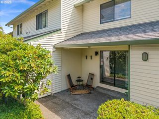 627 N HAYDEN BAY Dr 14, Portland, OR 97217
