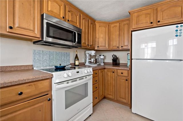 18 Pond Court C, North Providence, RI 02904