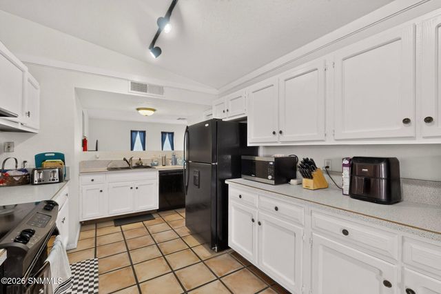 4136 E Winchester Road, Las Cruces, NM 88011