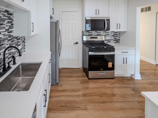 25 Illinois Avenue M1, Schaumburg, IL 60193