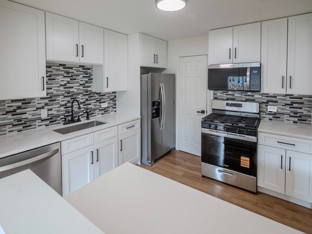 25 Illinois Avenue M1, Schaumburg, IL 60193