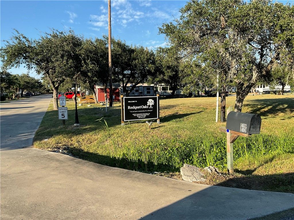 1406 W Corpus Christi St 18, Rockport, TX 78382