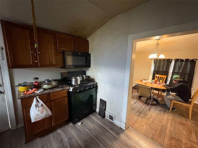 1319 E 9th Street, Des Moines, IA 50316
