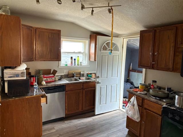 1319 E 9th Street, Des Moines, IA 50316