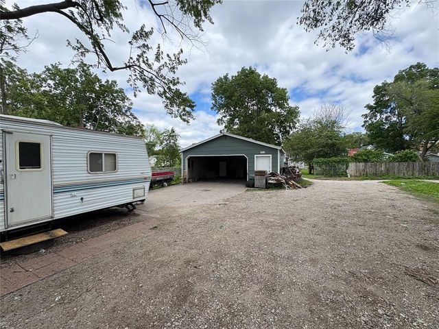 1319 E 9th Street, Des Moines, IA 50316