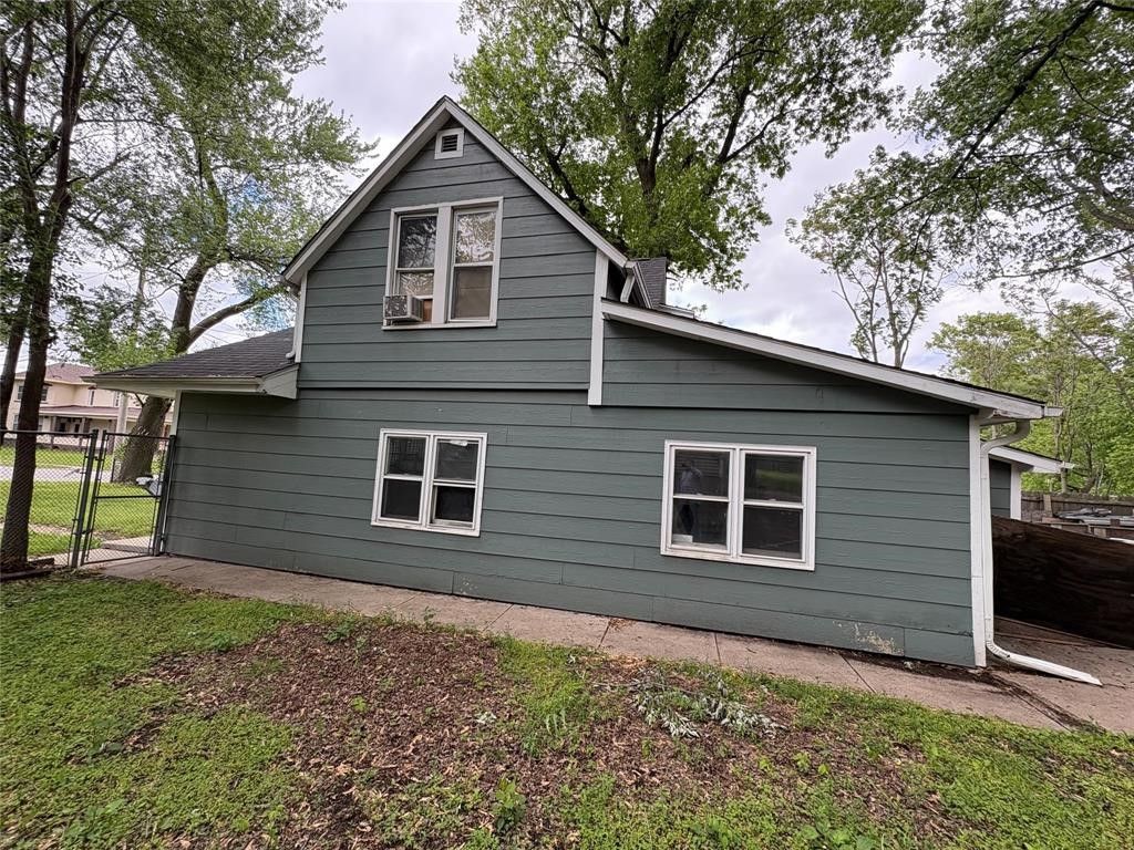 1319 E 9th Street, Des Moines, IA 50316