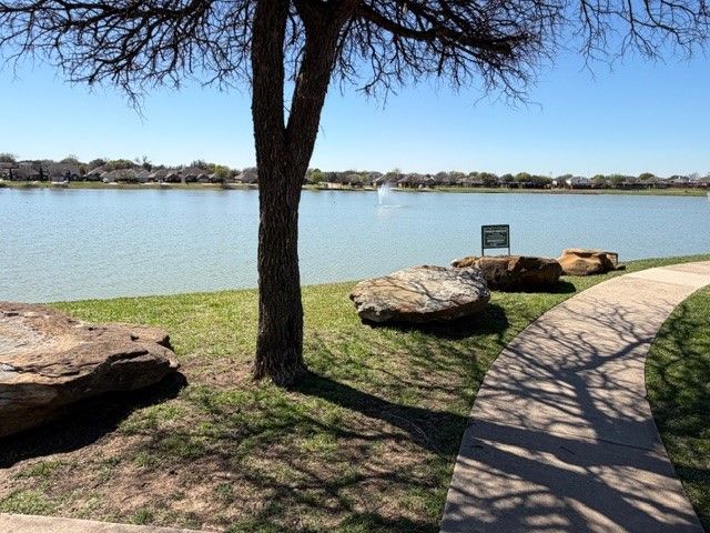 8729 Lake Meadows Lane, Fort Worth, TX 76053
