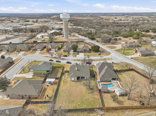 1905 Bay Laurel Drive, Weatherford, TX 76086