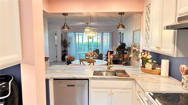 433 CERROMAR LANE 331, Venice, FL 34293