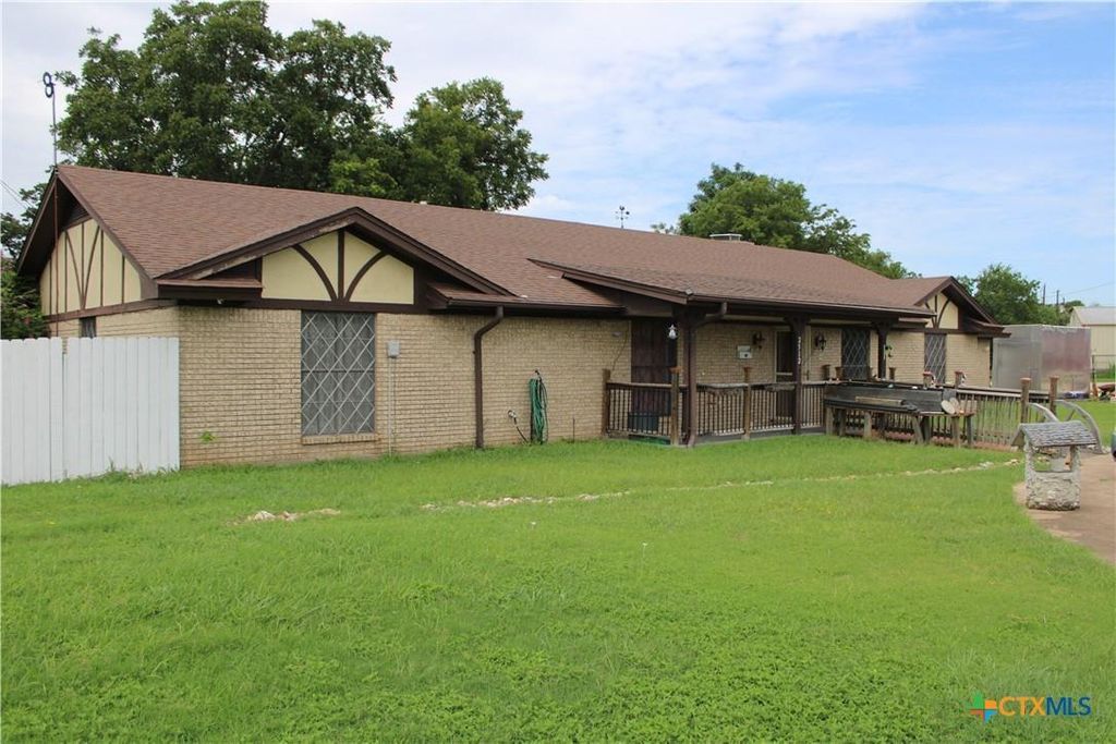 2512 S State Highway 36, Gatesville, TX 76528