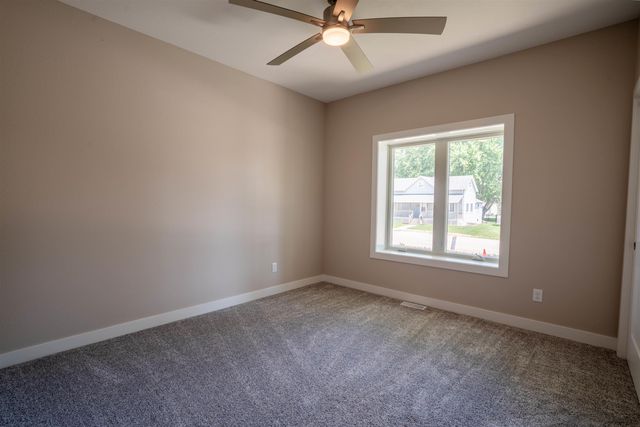 617 4th St, Dike, IA 50624