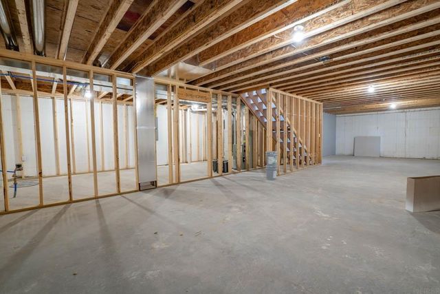 617 4th St, Dike, IA 50624