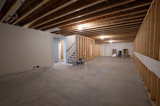617 4th St, Dike, IA 50624