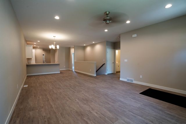 617 4th St, Dike, IA 50624