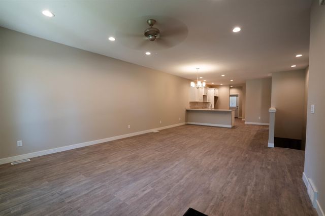 617 4th St, Dike, IA 50624