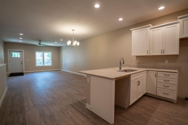 617 4th St, Dike, IA 50624