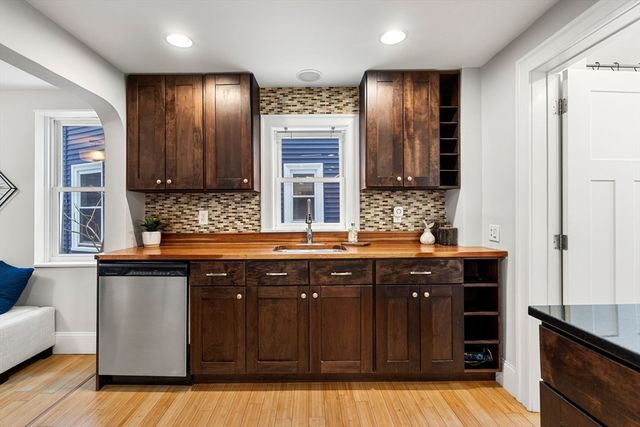 221 Highland Ave 1, Somerville, MA 02143