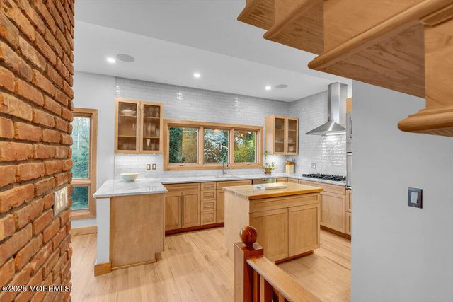 18 Belvidere Road, Atlantic Highlands, NJ 07716