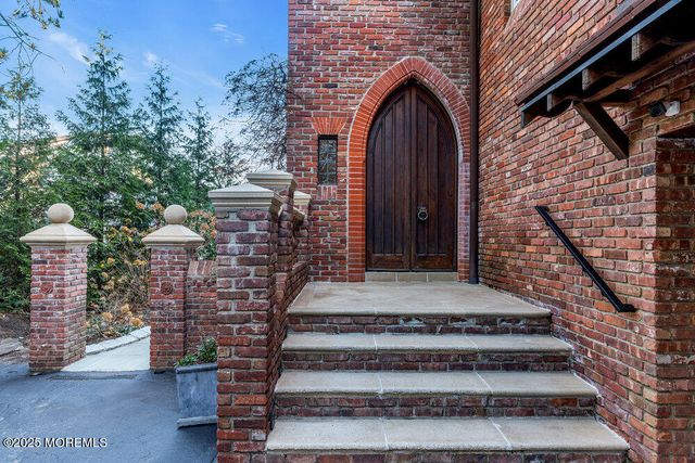 18 Belvidere Road, Atlantic Highlands, NJ 07716