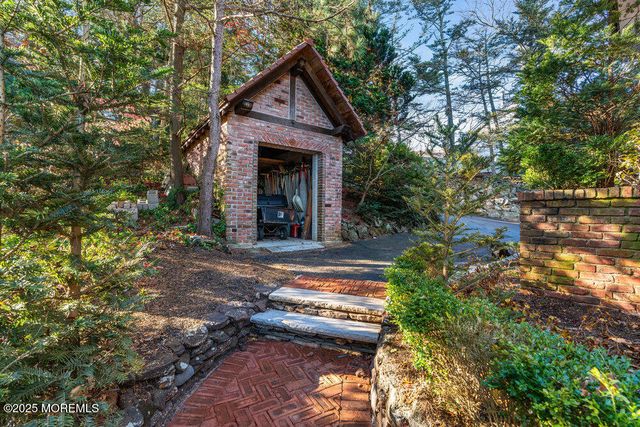 18 Belvidere Road, Atlantic Highlands, NJ 07716