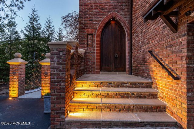 18 Belvidere Road, Atlantic Highlands, NJ 07716