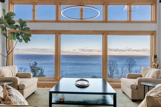 18 Belvidere Road, Atlantic Highlands, NJ 07716