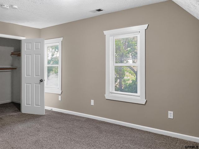 3417 Seward Street, Omaha, NE 68111