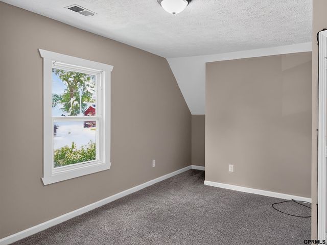 3417 Seward Street, Omaha, NE 68111