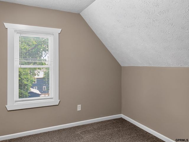 3417 Seward Street, Omaha, NE 68111