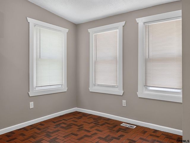 3417 Seward Street, Omaha, NE 68111