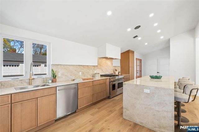 175 E Crescent Avenue, Allendale, NJ 07401